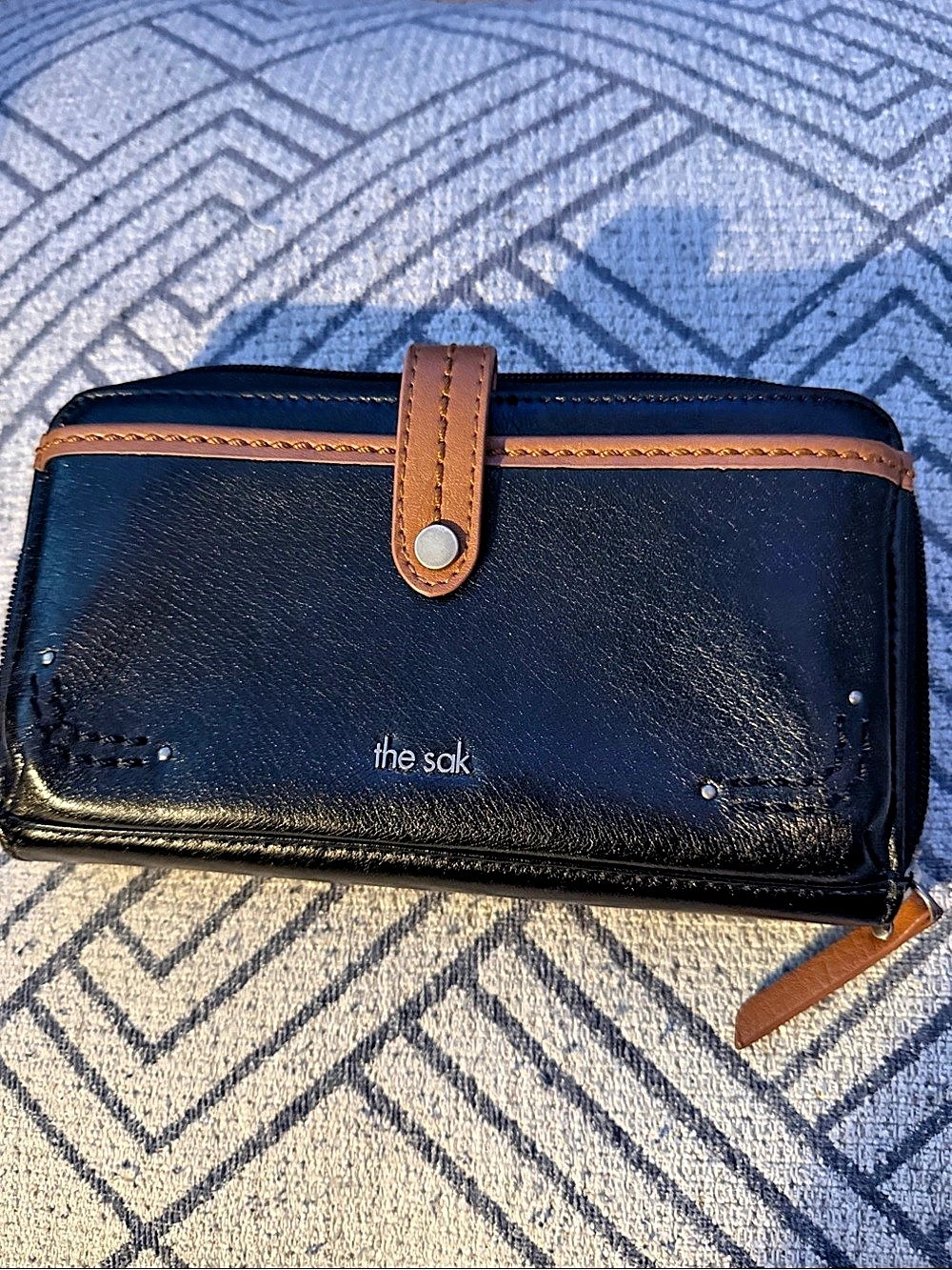 The Sak Iris Smartphone Wallet Leather Wallet in Black & Brown